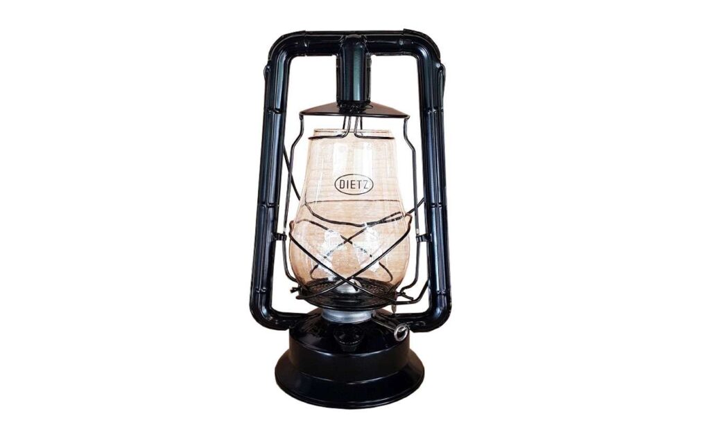 dietz monarch hurricane lantern. black